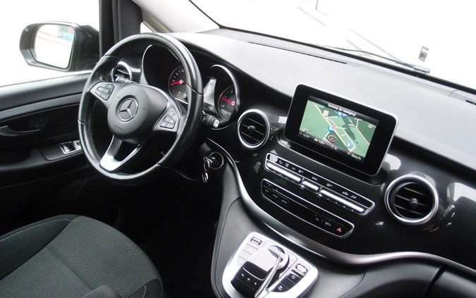 Mercedes-Benz Klasa V cena 175000 przebieg: 174800, rok produkcji 2017 z Cedynia małe 254